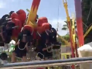 Antalya’da Lunaparktaki Salıncağın Platformdan Çıktığı Anlar Cep Telefonu Kamerasında