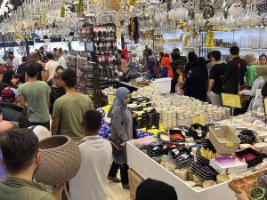 Mağazada İndirim İzdiham Oluşturdu