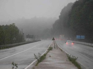 Bolu Dağı’nda Şiddetli Sağanak Ve Sis Etkili Oluyor