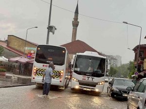 Eskişehir’de Sağanak Yağış Hayatı Felç Etti