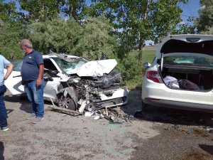 Tokat’ta 2 Otomobil Çarpıştı: 8 Yaralı