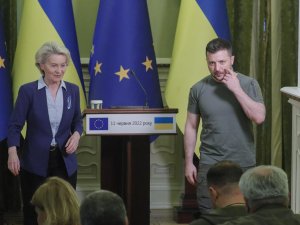 Ab Komisyonu Başkanı Leyen: "Ukrayna’nın Ab Adaylığı Sonucu Gelecek Hafta Belirlenecek"