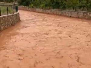 Kırıkkale’de Dolu Ve Sağanak Etkili Oldu: Dereler Taşma Noktasına Geldi