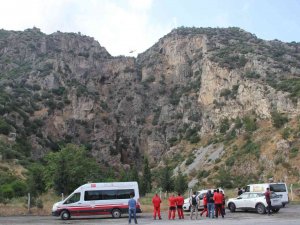 Mahsur Kalan Dağcılar Helikopterle Kurtarıldı