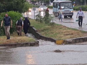 Karabük’te Fırtına Ve Sağanak Hayatı Olumsuz Etkiledi