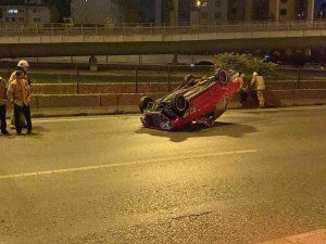 Kadıköy D-100 Karayolunda 2 Otomobil Çarpıştı