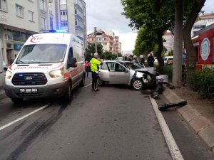Çorlu’da Otomobil Beton Direğe Çarptı: 1 Ölü