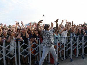 Kuşadası Sokak Festivali Yoğun İlgi Görüyor