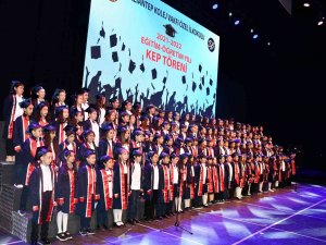 İ̇lkokul Ögrencilerinde Mezuniyet Coşkusu