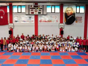Balçova Belediyesi Spor Okulları Kursiyerlerinden Muhteşem Final