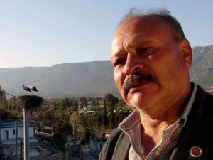 Hayvan Sever Muhtar Leylek Yuvalarını Temizletti