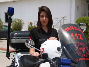 112’nin Tek Motosikletli Kadın Att’si 4 Yıldır Görevinin Başında