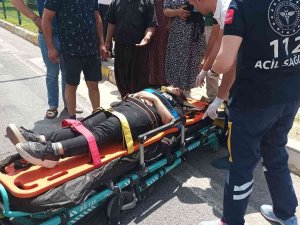 Hafif Ticari Araç Yayaya Çarptı: 1 Yaralı