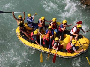 Öğretmen Ve Öğrenciler, Munzur Nehri’nde Rafting Heyecanı Yaşadı