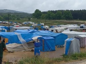 Sağanak Yağışta 500 İşçinin Bulunduğu Çadır Kent Sular Altında Kaldı