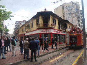 Alevlere Teslim Olan Otel Kullanılamaz Hale Geldi