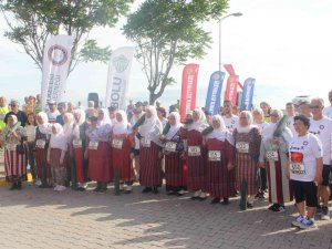 3. İ̇nebolu İ̇stiklal Yolu Şerife Bacı Yarı Maratonu Koşusu Yapıldı