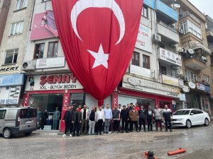 Mhp Gemlik İ̇lçe Başkanı Özcanbaz: "Böyle Bir Günde Gemlik Neden Bayraklarla Donatılmadı"