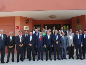 Dışişleri Bakanı Çavuşoğlu, Kktc’de Sivil Toplum Örgütü Temsilcileriyle Buluştu