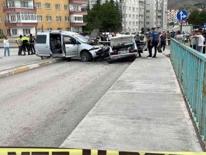 Çankırı’da Otomobil İle Hafif Ticari Araç Çarpıştı: 6 Yaralı