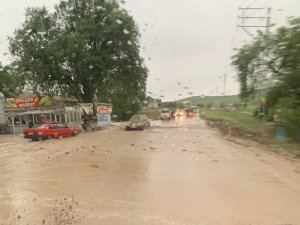 Kayseri’de Sağanak Yağış Hayatı Olumsuz Etkiledi