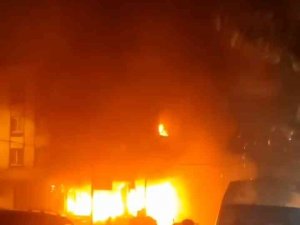 Esenyurt’ta Korkutan Yangın: Alevler Gökyüzünü Aydınlattı