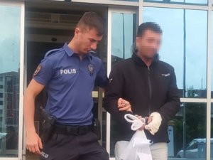 Eğlence Mekânında Çıkan Kavgada 2 Kişiyi Bıçakladı