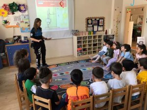 Minik Öğrencilere Suçtan Korunma Yöntemleri Anlatılıyor
