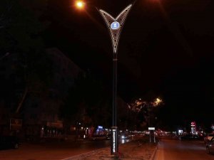 Atatürk Bulvarı’nda Işıklandırma Montaj Çalışmaları Başladı