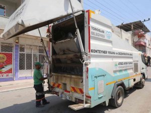 Toroslar’da Çöp Konteynerleri Dezenfekte Ediliyor