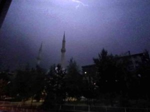 Erzurum’da Şimşekler Geceyi Aydınlattı