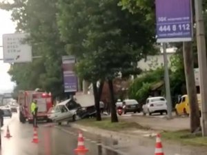 Kontrolden Çıkan Otomobil Ağaca Çarptı: 1 Yaralı