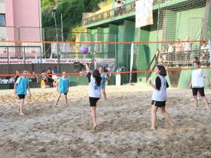 Plaj Voleybolu Turnuvası’nda Sporculara Ödülleri Takdim Edildi
