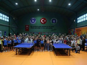 Öğrenciler, Büyükşehir Belediyespor Masa Tenisi Şenliği’nde Keyifli Anlar Yaşadı