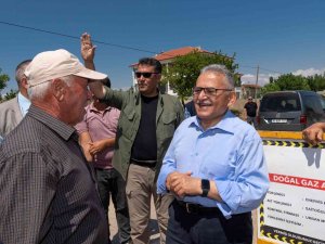 Başkan Büyükkılıç, Saroğlan’da Doğal Gaz Çalışmalarını İnceledi