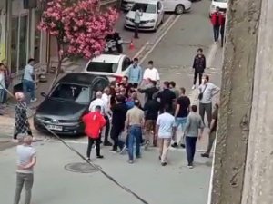 Husumetlisini Kahvehanede Yakaladı: Meydan Savaşına Dönen Kavgada Kameraya Yansıdı
