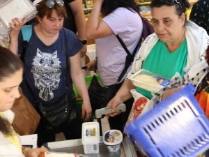 Bulgar Turistler Edirne’de Alışveriş İçin Sıraya Girdi: Bagajlar Doldu Taştı