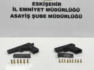 Şüpheli Şahısların Üzerinde Silah Ele Geçirildi