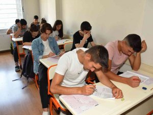 Üniversite Adayları Yegem İle Sınava Hazırlanıyor