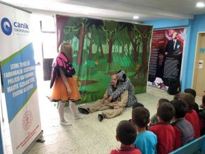 Kırsal Mahalle Okulları Tiyatroyla Buluştu