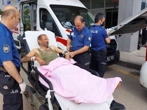 Kendine Zarar Veren Şahıs Bağlanarak Tedavi Edildi