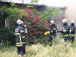 Hurdalıkta Çıkan Yangın İtfaiye Ekiplerince Söndürüldü
