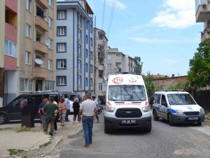 6 Yaşındaki Çocuk Oyun Oynarken 4. Katın Balkonundan Düştü
