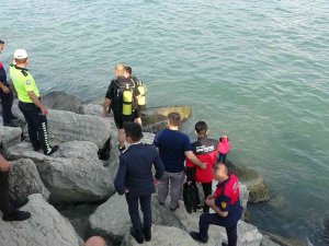 Kayalıklardan Atladığı Denizde Kayboldu