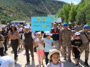 Tunceli’de Öğretmen Ve Öğrenciler Atık Topladı