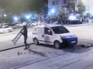 Hırsızların Rahat Tavırları Kamerada