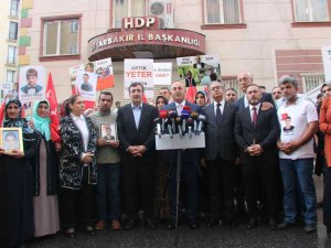 Dışişleri Bakanı Çavuşoğlu Evlat Nöbetindeki Ailelerle Bir Araya Geldi
