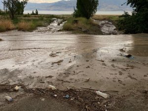 Elazığ’da Tarım Arazilerini Sel Vurdu