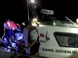 Çanakkale Açıklarında 13 Düzensiz Göçmen Kurtarıldı