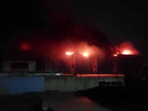 Toz Boya Fabrikası Alev Alev Yandı
